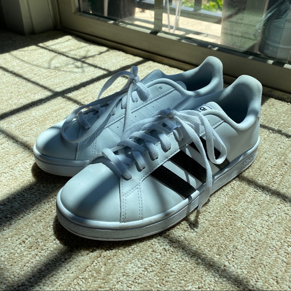 Classic 3 stripe Adidas Grand Court sneakers